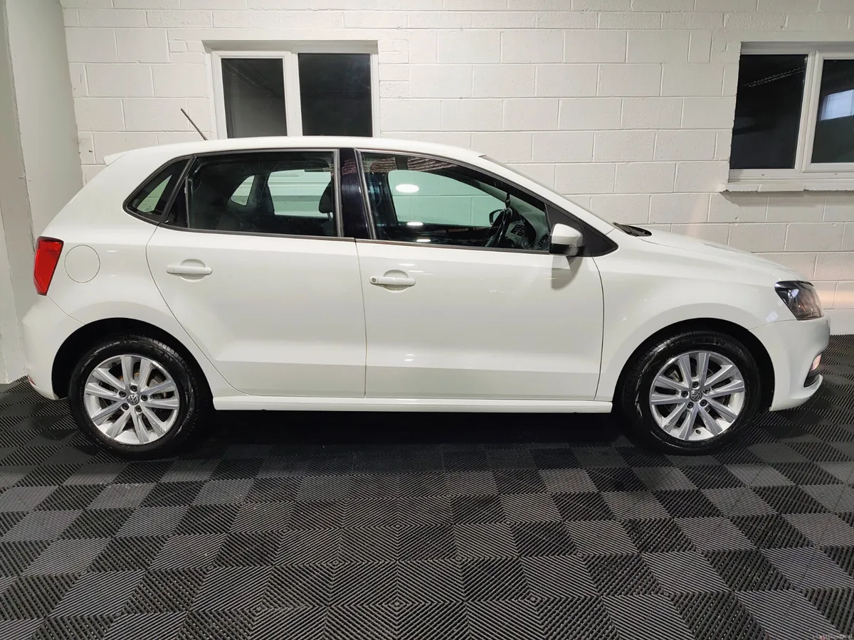 Volkswagen Polo 2017 1.0 TREND LINE SPEC EXTRAS - Image 5