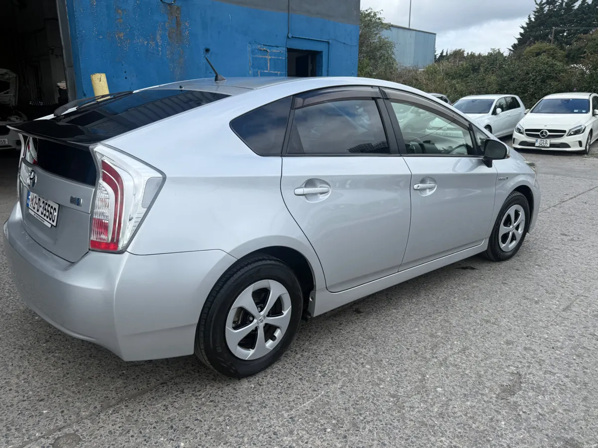 2014 Toyota Prius Hybrid Automatic / CarPlay - Image 3