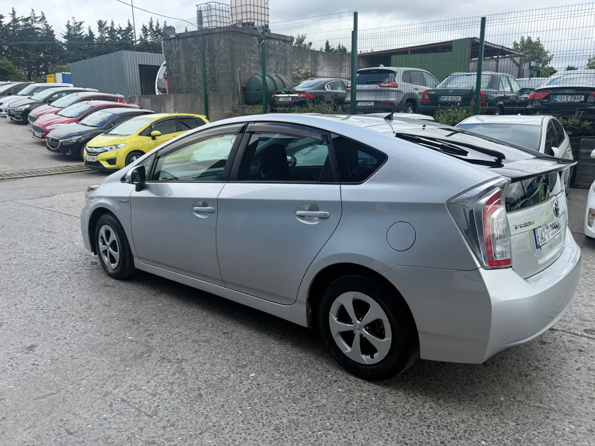2014 Toyota Prius Hybrid Automatic / CarPlay - Image 6