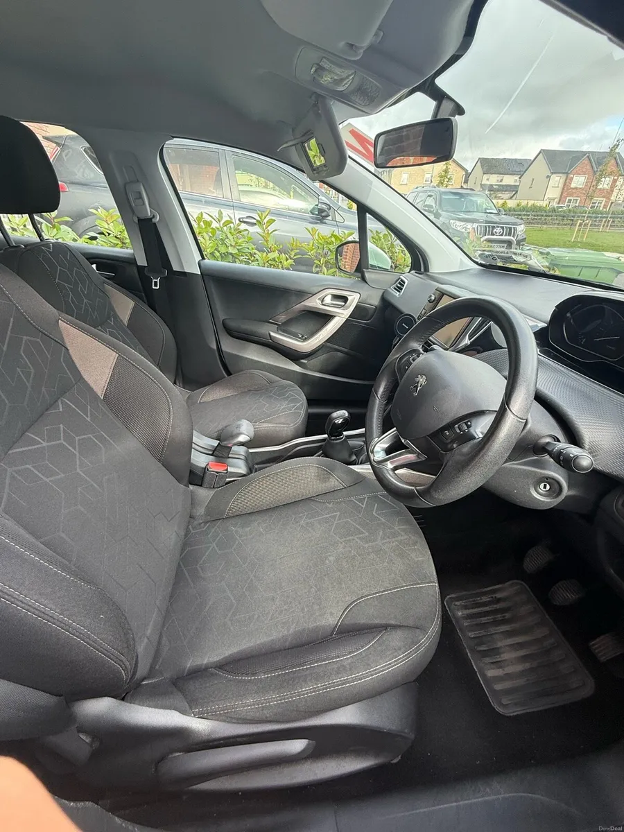 Car - Image 4