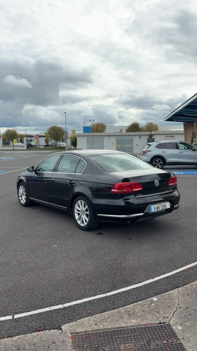 2011 Volkswagen Passat(High-Line) - Image 3