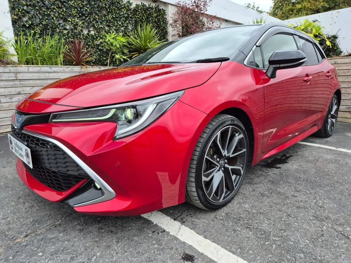 Toyota Corolla 1.8 HYBRID / SPORT / LOW MILEAGE / - Image 1