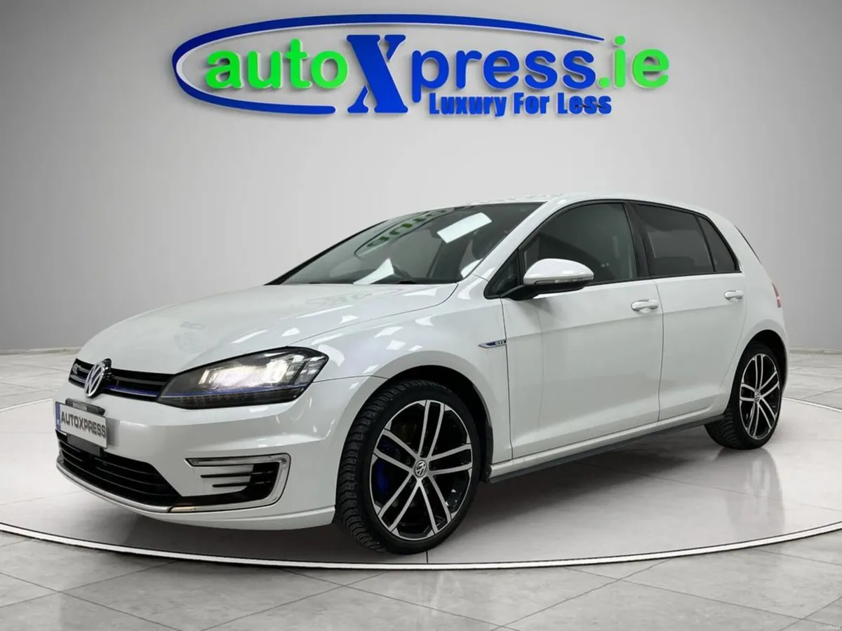 Volkswagen Golf GTE PHEV Automatic, Low mileage - Image 5