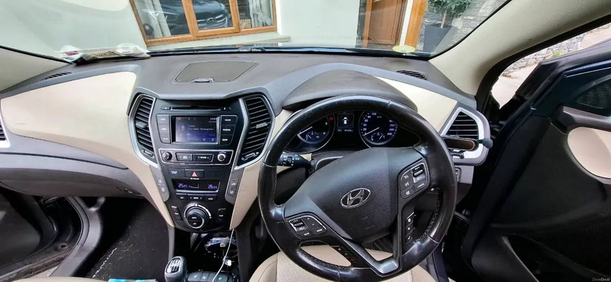 Hyundai Santa Fe 2017 - Image 2