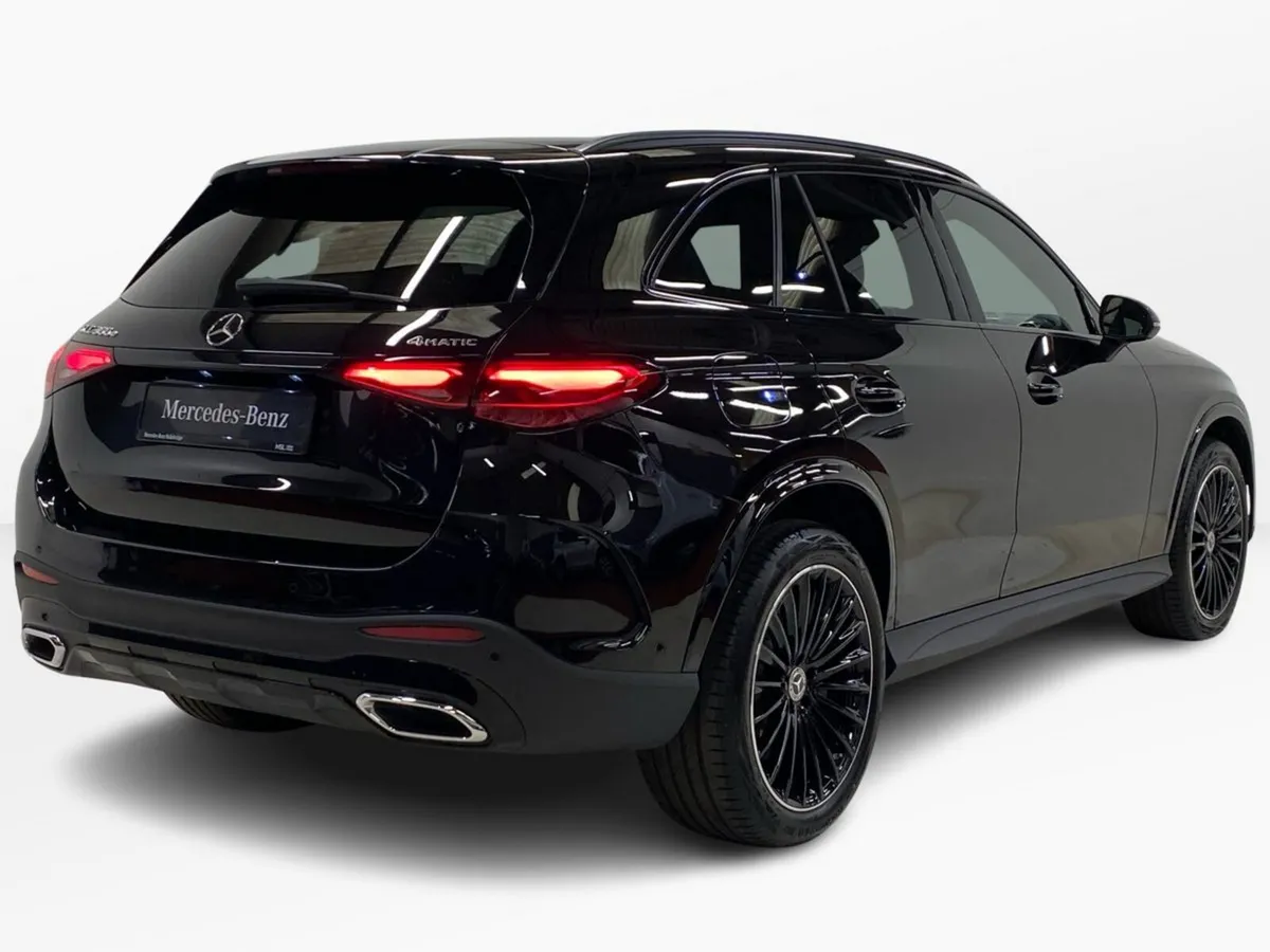 Mercedes-Benz GLC GLC 300 e AMG Line Urban Edition - Image 3