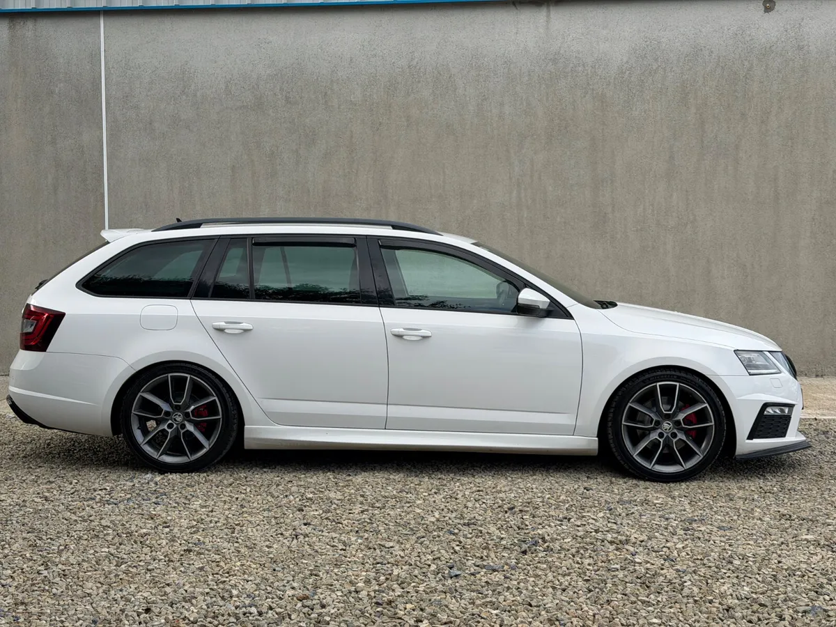 2018 Skoda Octavia Estate VRS - Image 3