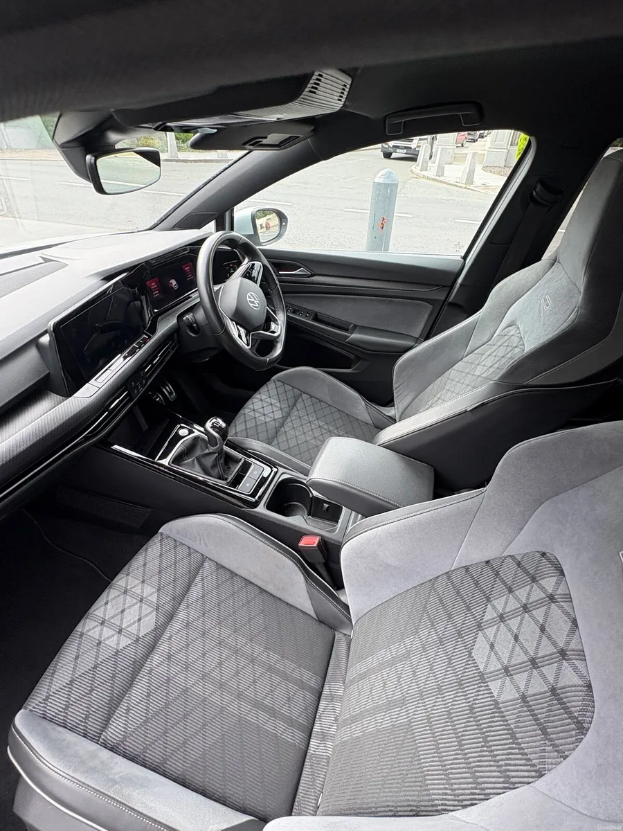 2024 Volkswagen Golf R-Line, 1.0 TSI Manual - Image 5