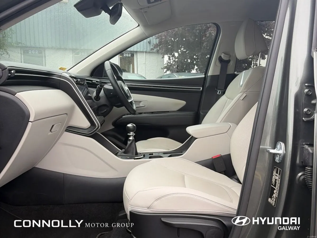 Hyundai Tucson 2WD Executive Plus w 2 Tone Roof 4. - Image 5