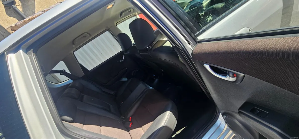 Honda Fit Hybrid Automatic - Image 6