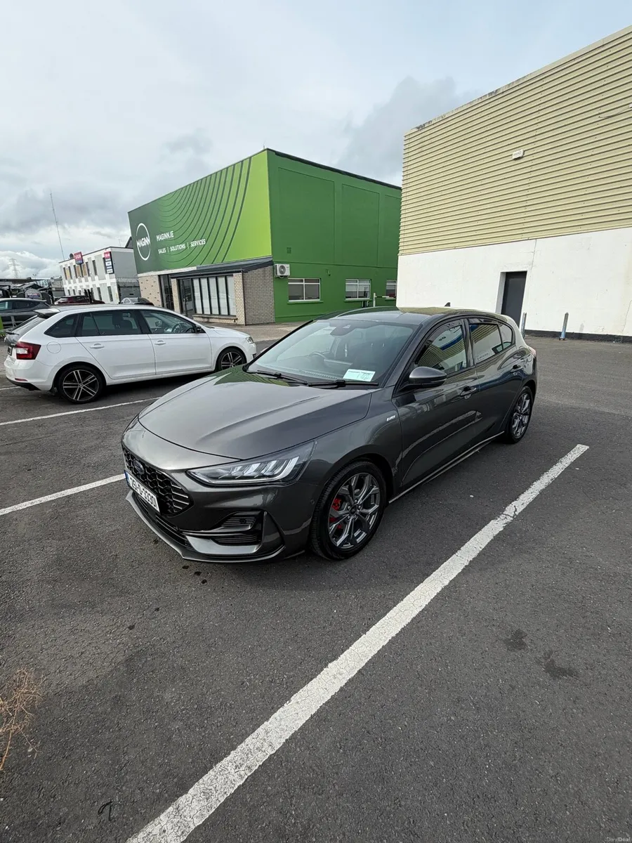 2025 Ford Focus ST Line - Image 4