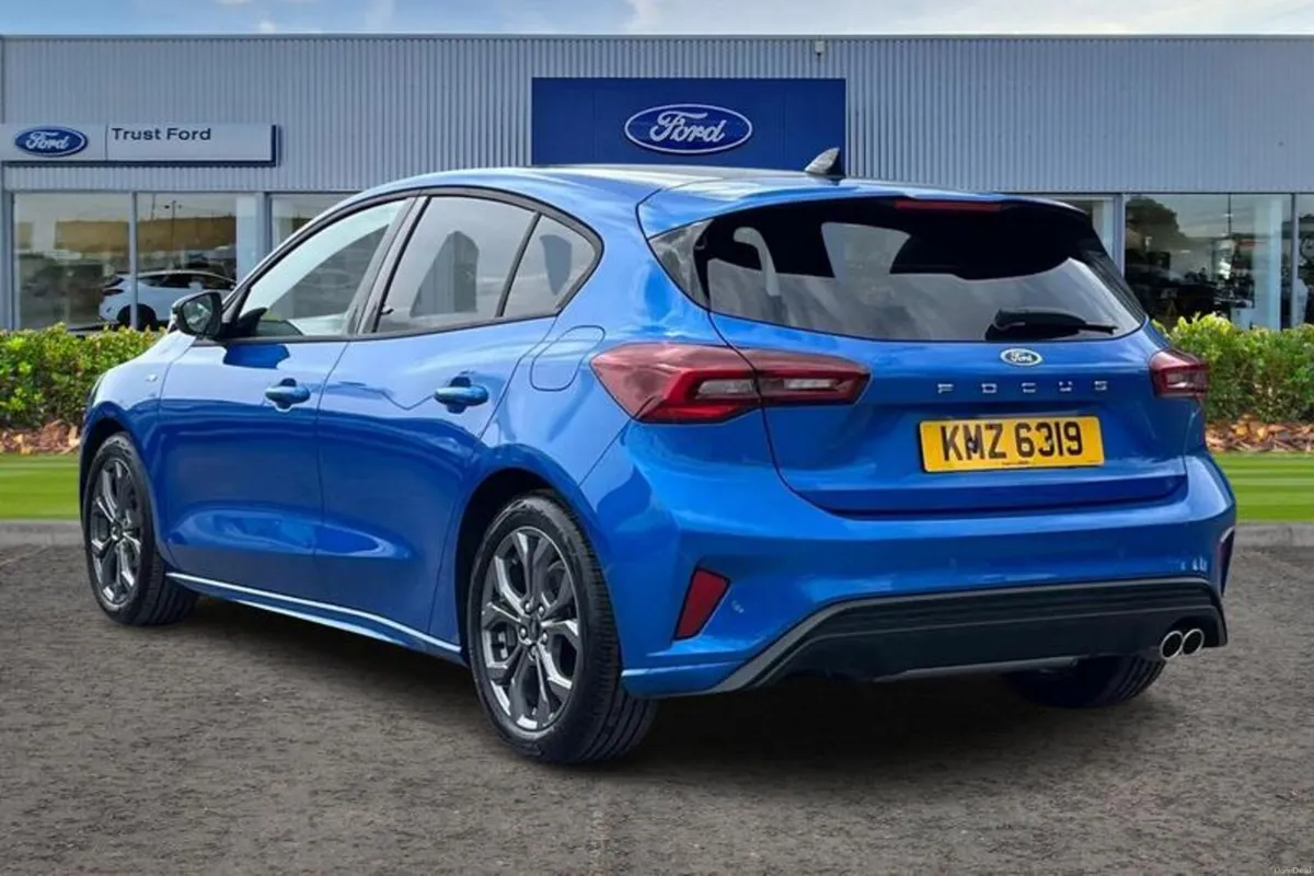 Ford Focus 1.0 EcoBoost Hybrid mHEV ST-Line 5dr ** - Image 2