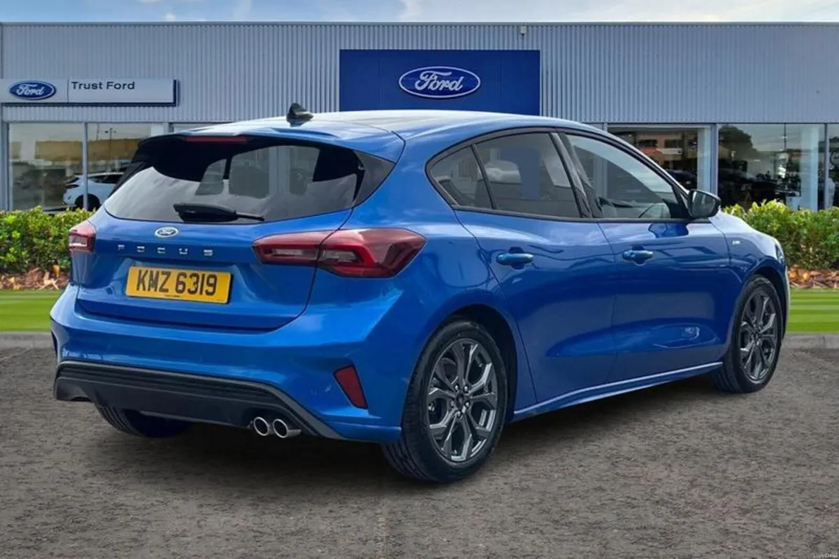 Ford Focus 1.0 EcoBoost Hybrid mHEV ST-Line 5dr ** - Image 4