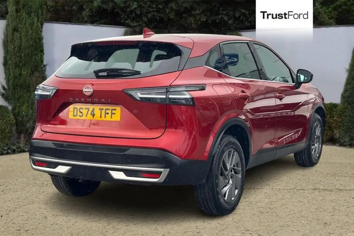 Nissan Qashqai 1.3 DiG-T MH 158 Acenta Premium 5dr - Image 4