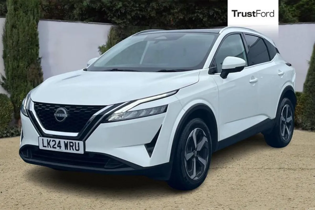 Nissan Qashqai 1.3 DiG-T MH N-Connecta [Glass Roof - Image 5