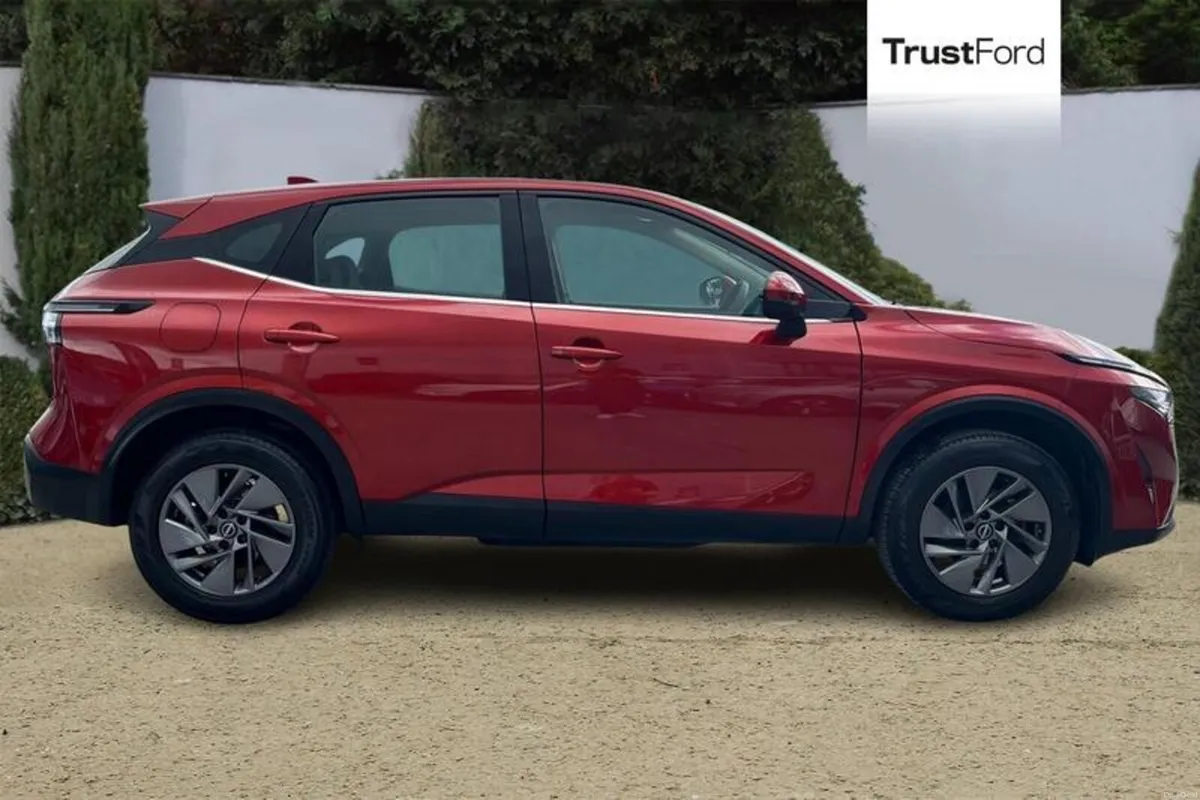 Nissan Qashqai 1.3 DiG-T MH 158 Acenta Premium 5dr - Image 3