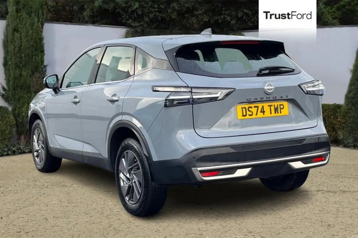 Nissan Qashqai 1.3 DiG-T MH 158 Acenta Premium 5dr - Image 2