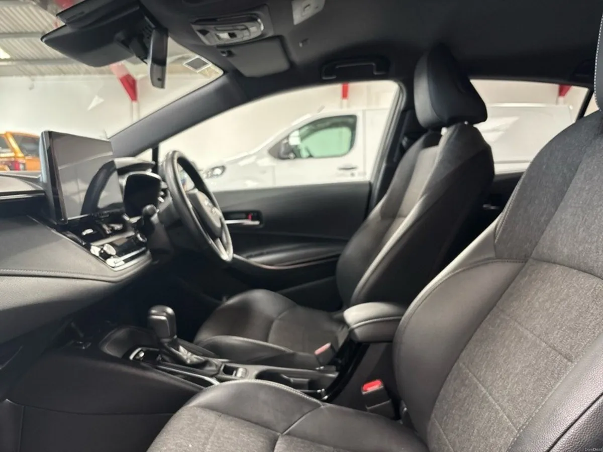 Toyota Corolla HYRBID L/SPORT HB - Image 6