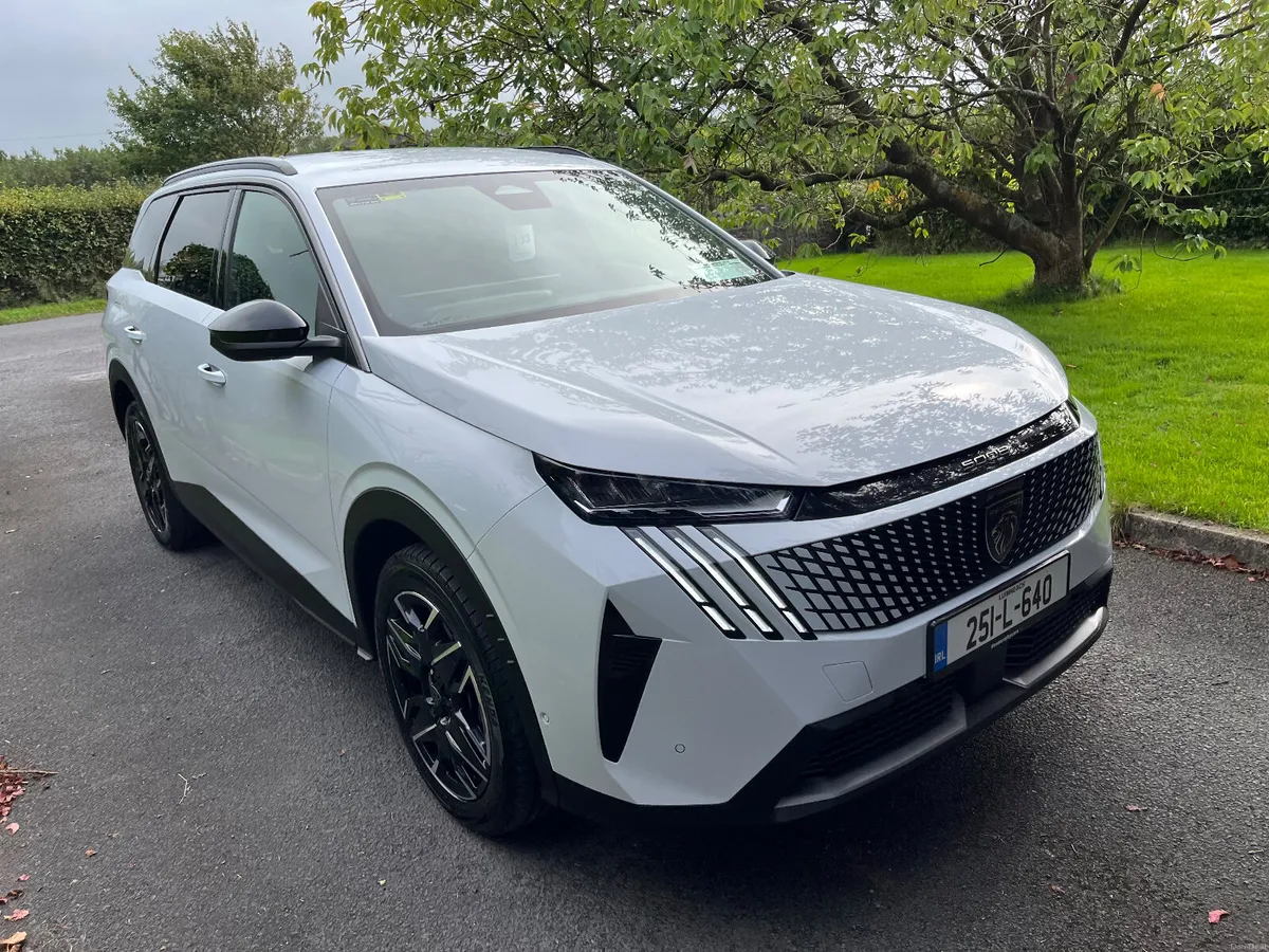 Peugeot 5008 2025 Hybrid - Image 3