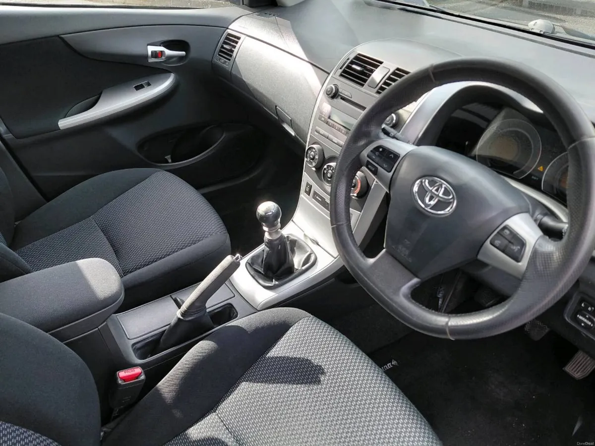 2010 Toyota corolla 1.3 petrol - Image 5