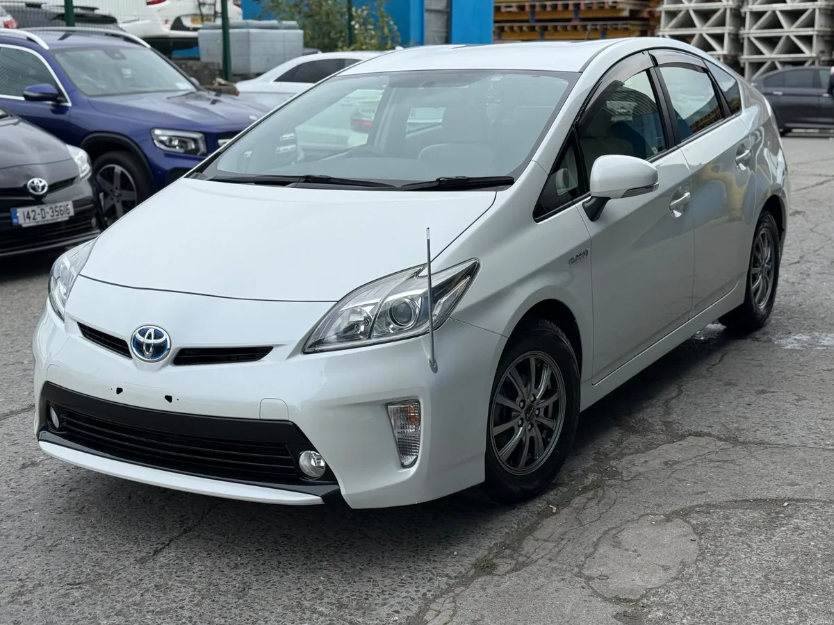 2015 TOYOTA PRIUS HYBRID AUTO/ Apple car play - Image 1