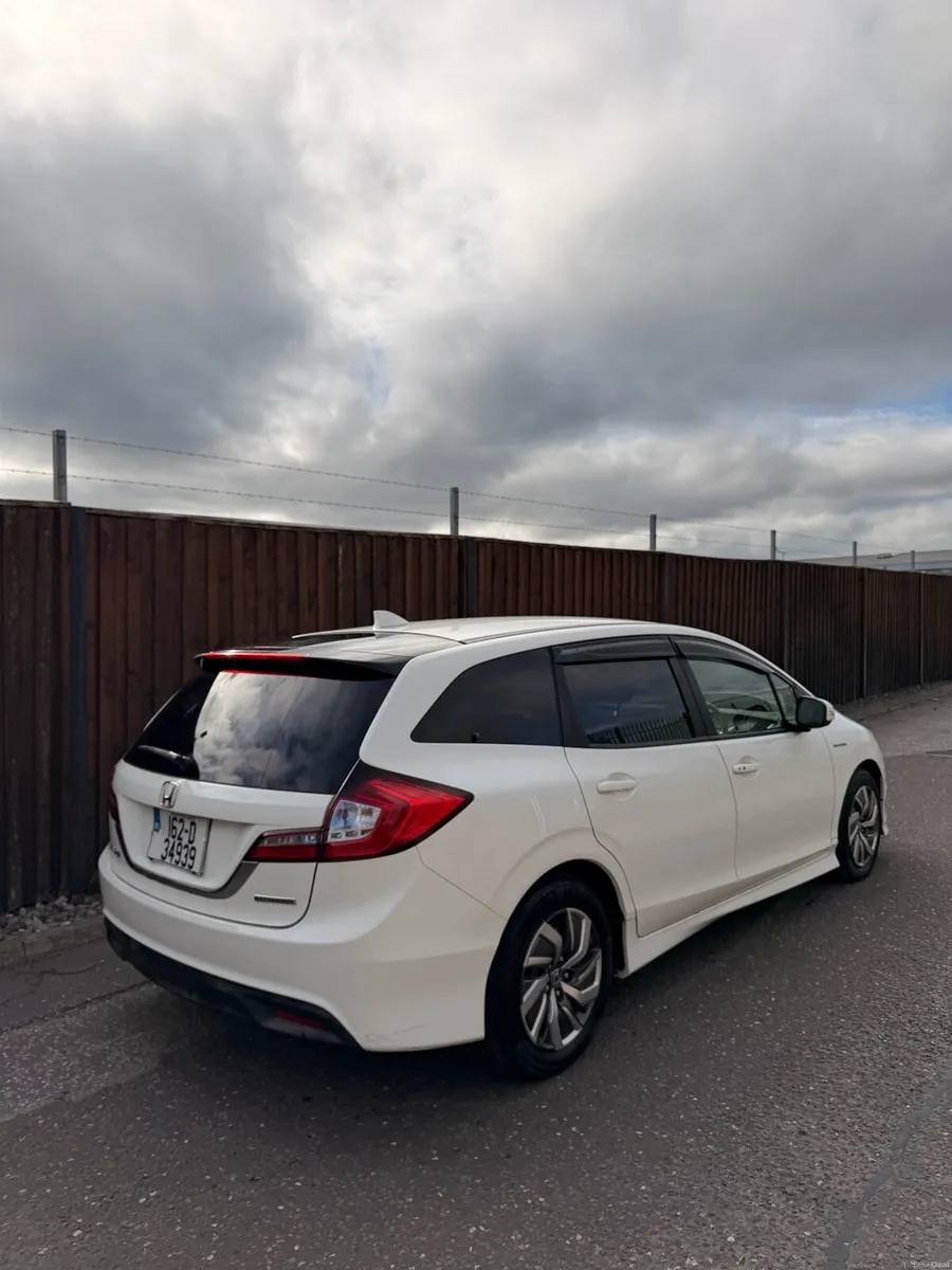 Honda jade Hybrid 6seater - Image 3