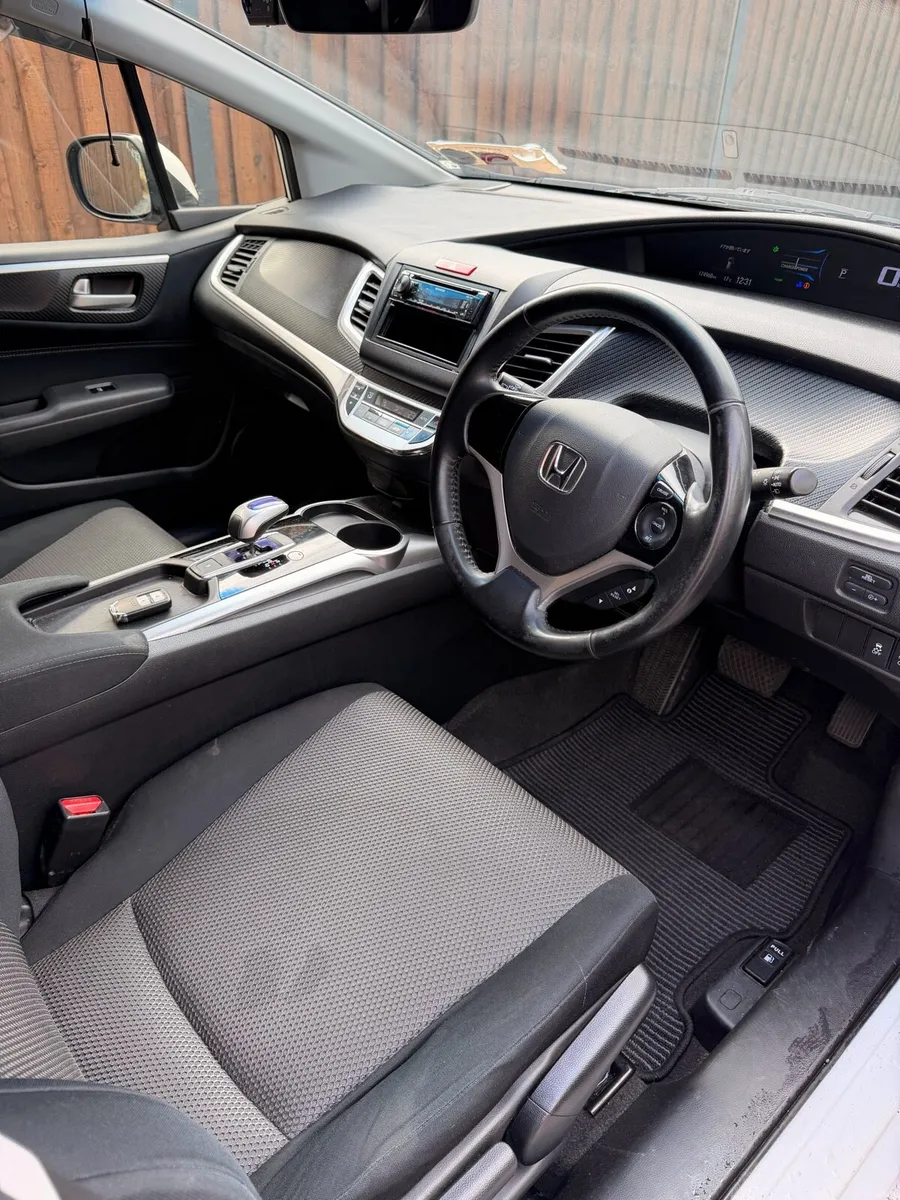 Honda jade Hybrid 6seater - Image 5