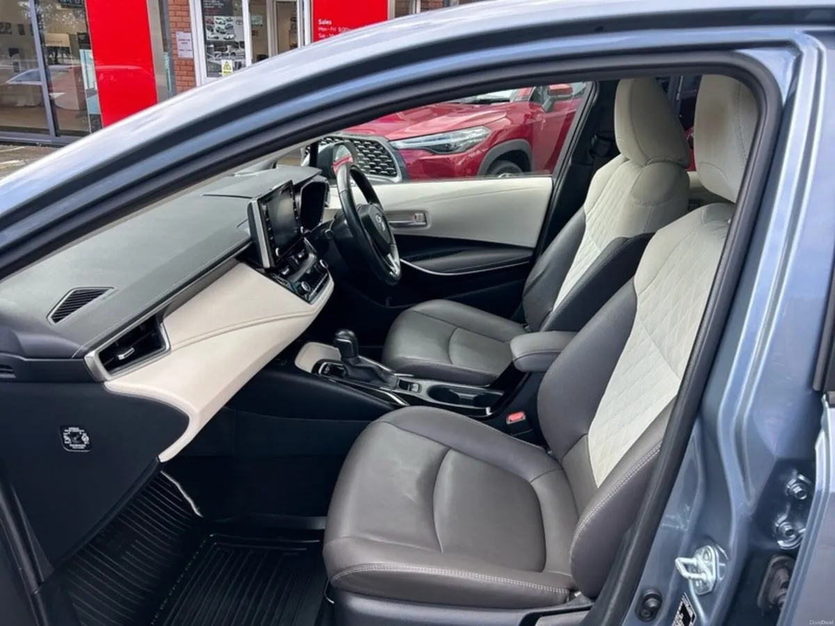 Toyota Corolla HYBRID SOL 4DR AUTO - Image 6