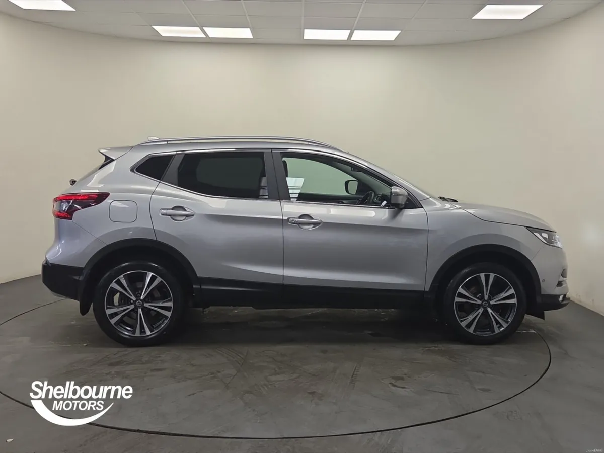Nissan Qashqai 1.3 DiG-T N-Connecta 5dr - Image 3