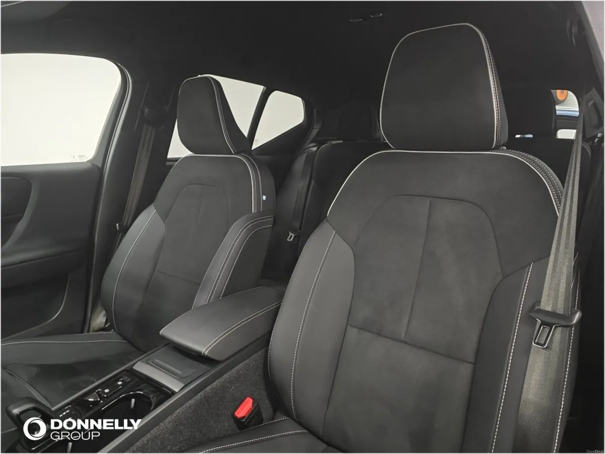 Volvo XC40 Estate Plus Black Edition - Image 5
