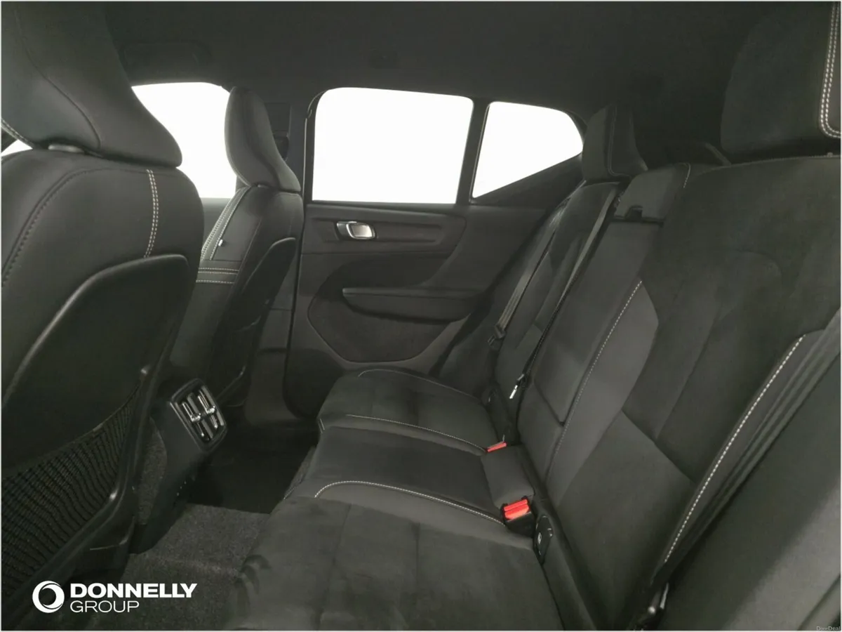 Volvo XC40 Estate Plus Black Edition - Image 6