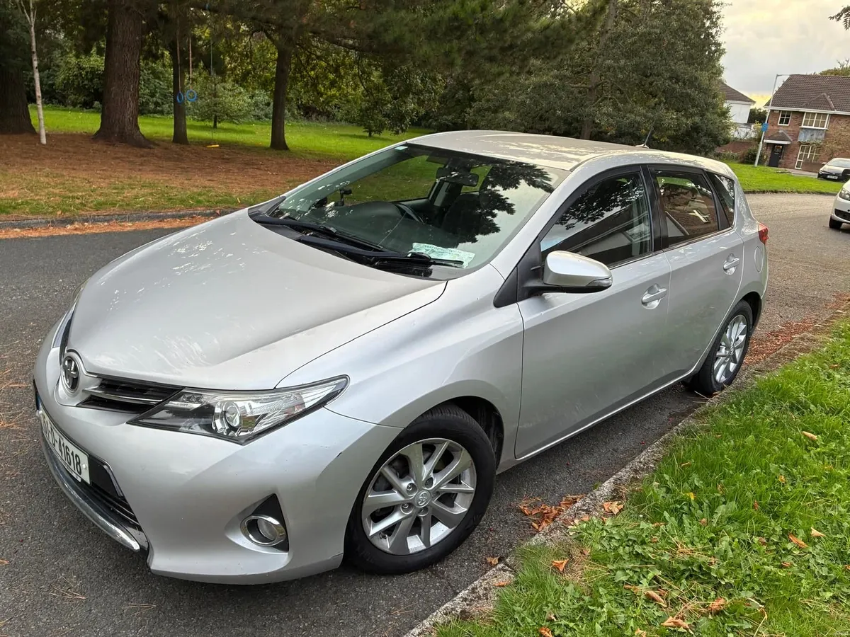 Toyota Auris 2015 - Image 2