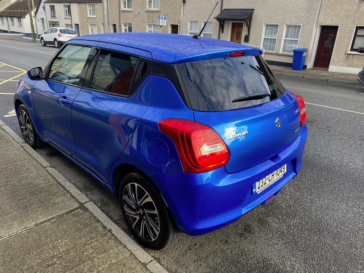 Suzuki Swift 1.2 HYBRID SZ-L 2023 - Image 5