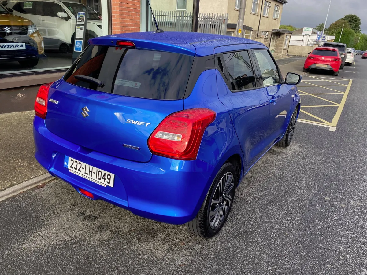 Suzuki Swift 1.2 HYBRID SZ-L 2023 - Image 4