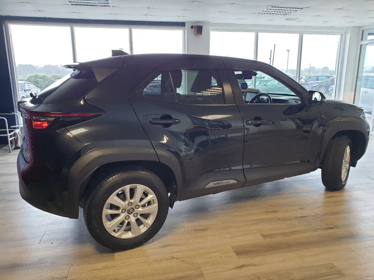 TOYOTA YARIS CROSS 1.5 HYBRID AUTO - Image 3
