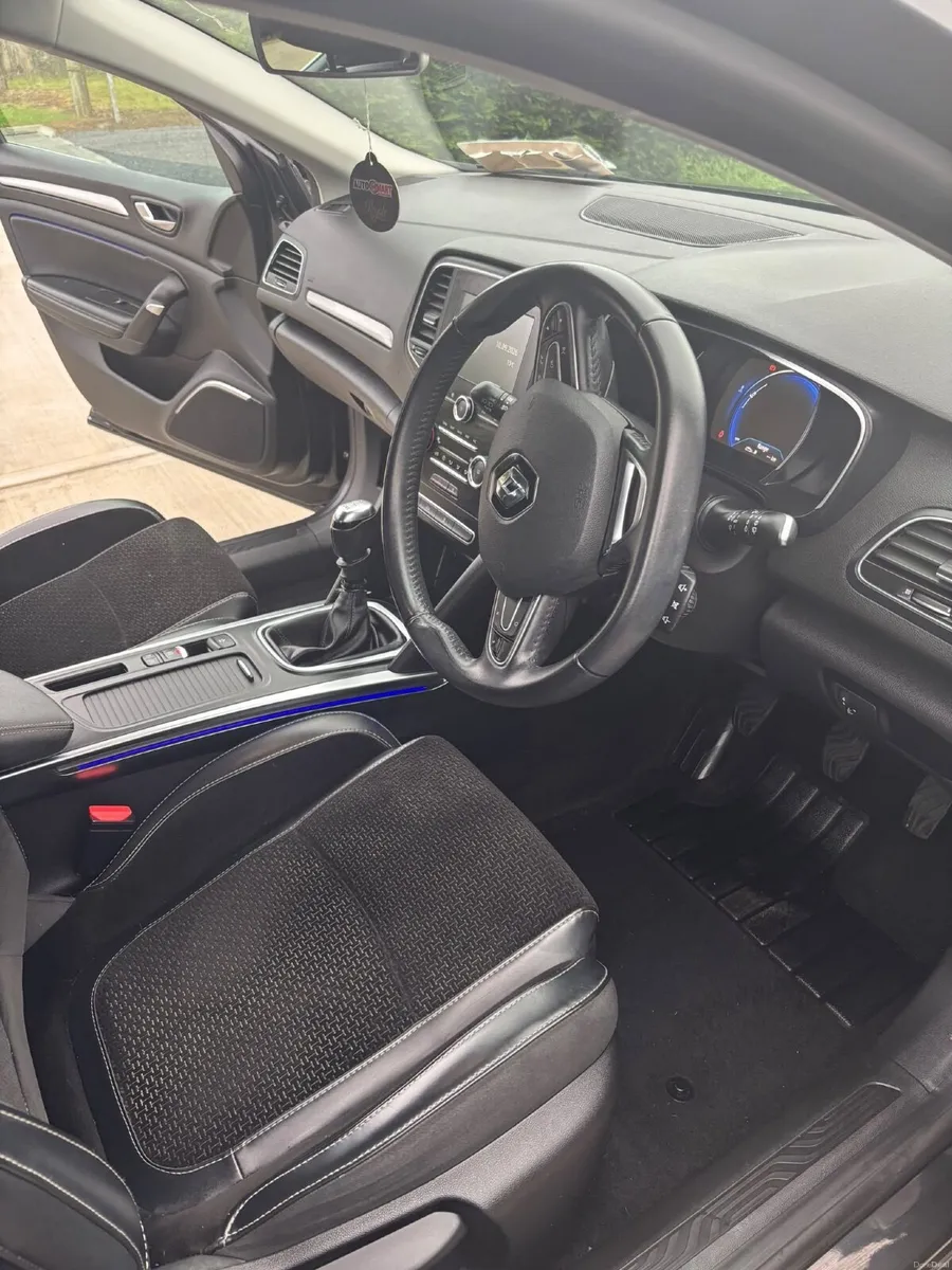 Renault Megane 2018 - Image 6