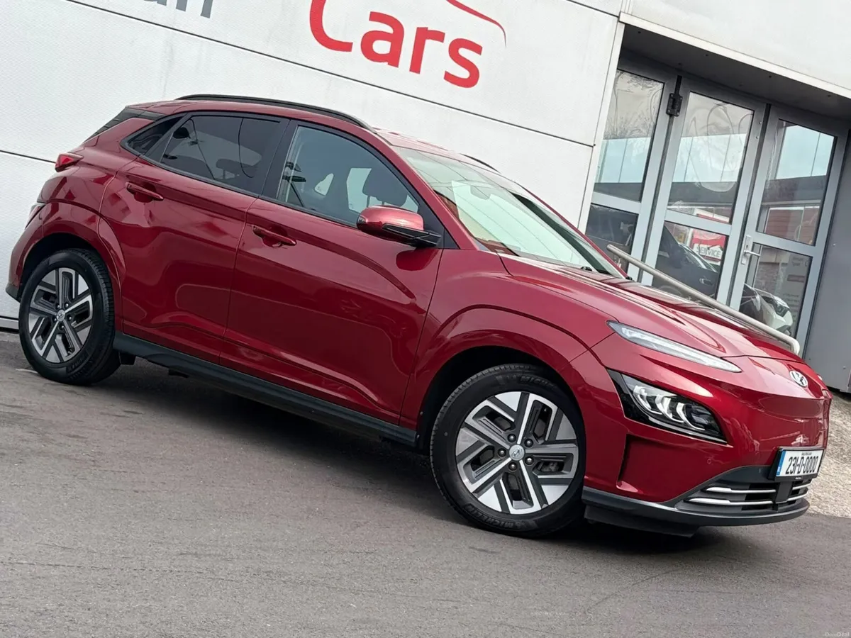 2023 Hyundai Kona Premium 64kwh, CarPlay, Camera - Image 2