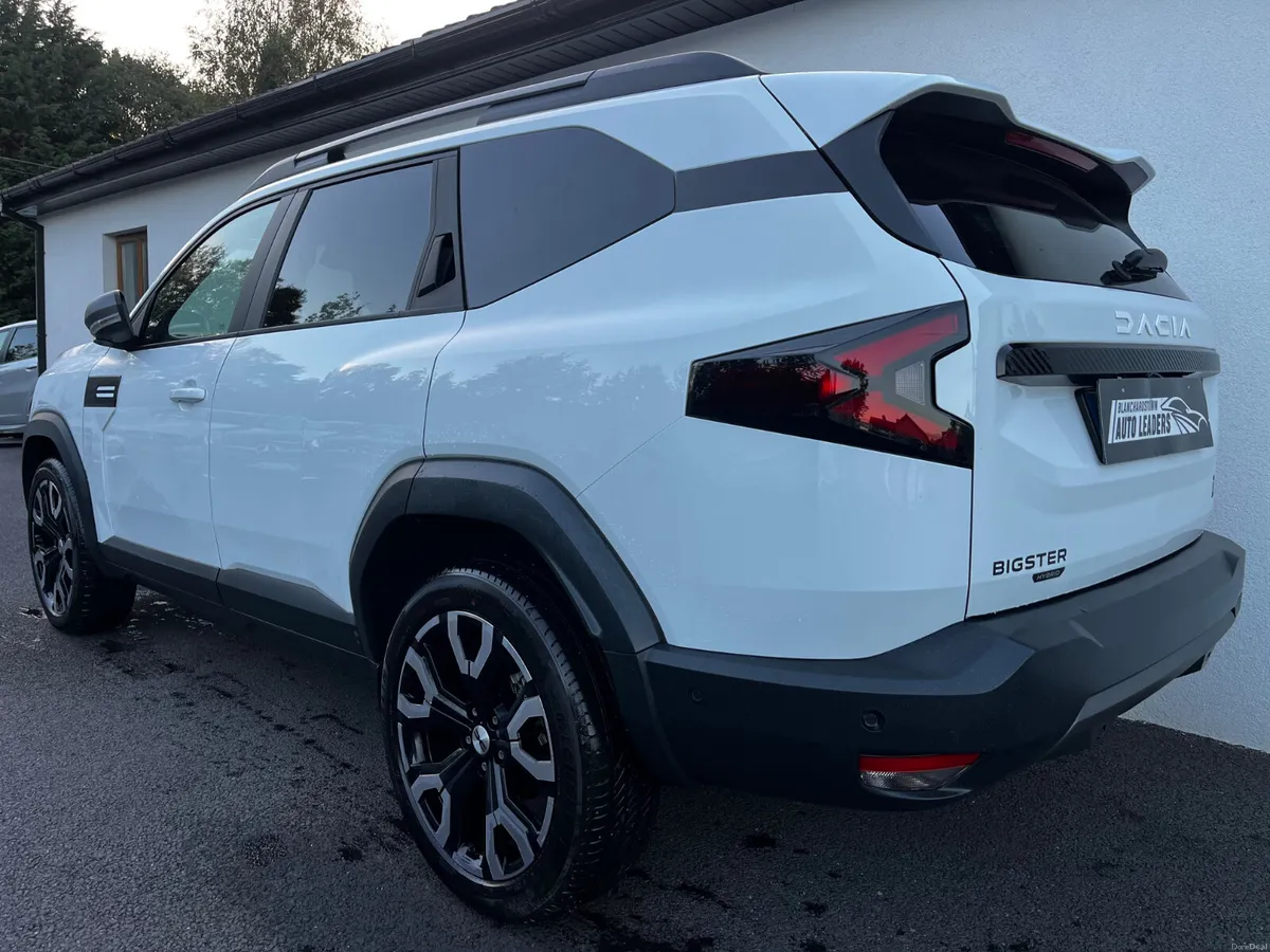 DACIA BIGSTER 1.8 JOURNEY HYBRID 155BHP AUTO - Image 4