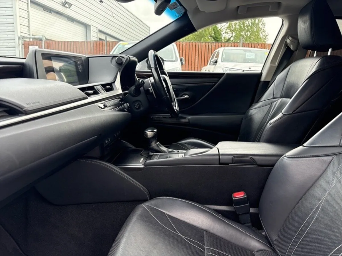 Lexus ES ES300H LUXURY*ORIGINAL IRISH CAR!* - Image 6