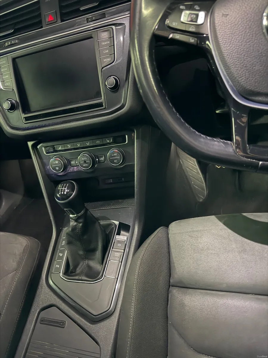Volkswagen Tiguan 2017 - Image 3