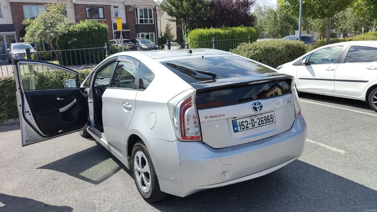 Toyota Prius 2015 "Fresh NCT till Nov 2027" - Image 6
