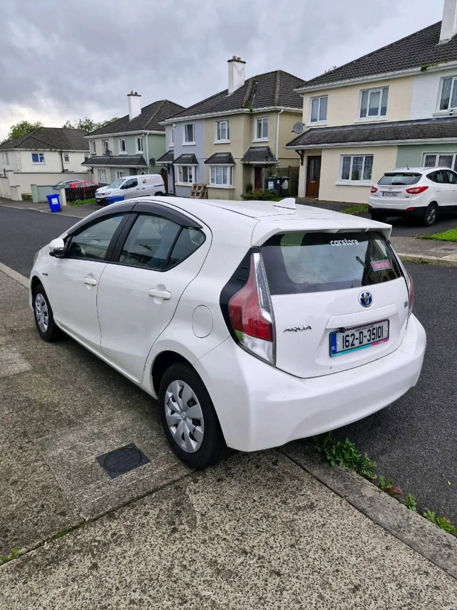 TOYOTA hybrid Car - Image 4