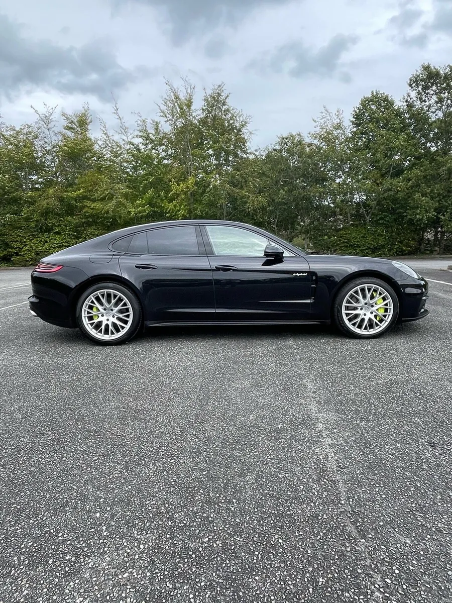 Porsche Panamera 4 E-Hybrid 172 - Image 2