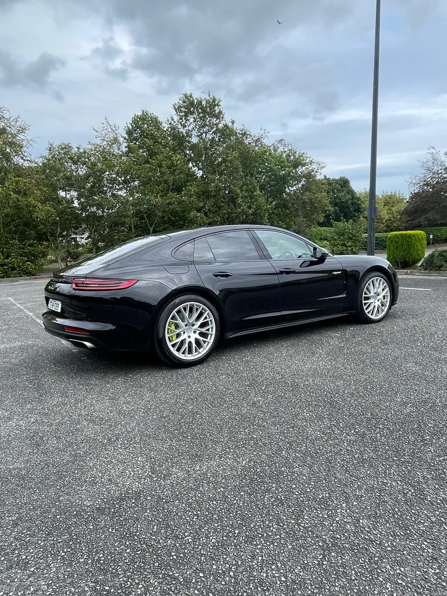 Porsche Panamera 4 E-Hybrid 172 - Image 3