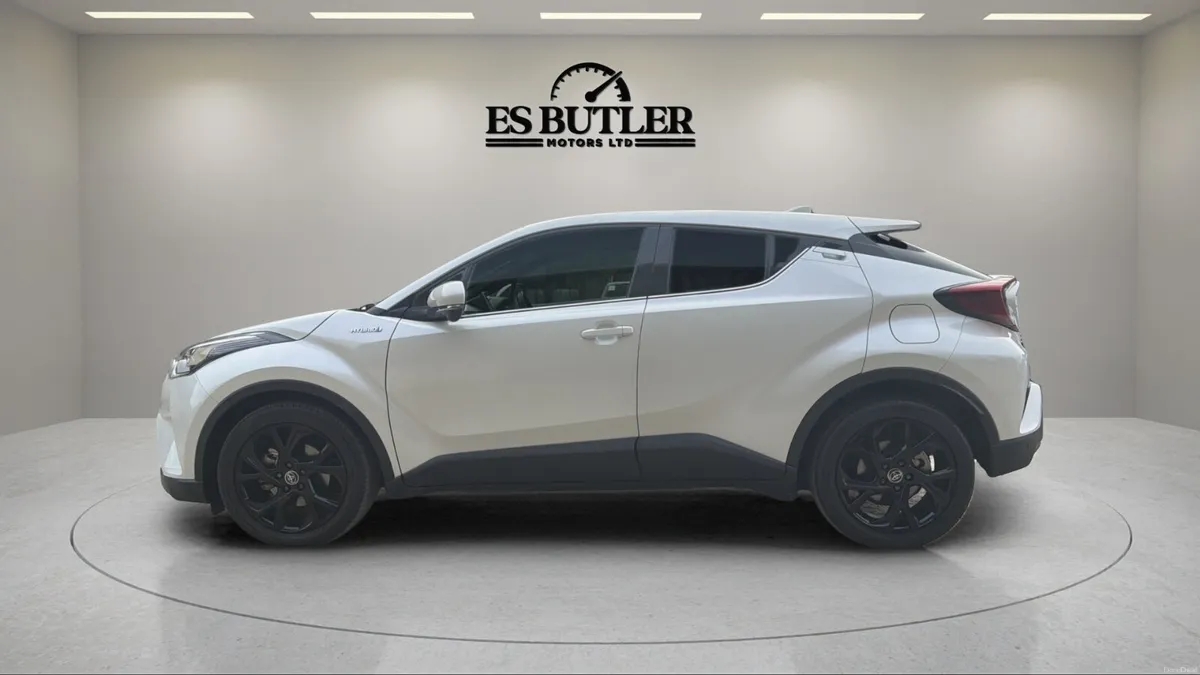 2019 Toyota CHR 1.8L AUTO PETROL HYBRID LUNA SPORT - Image 2