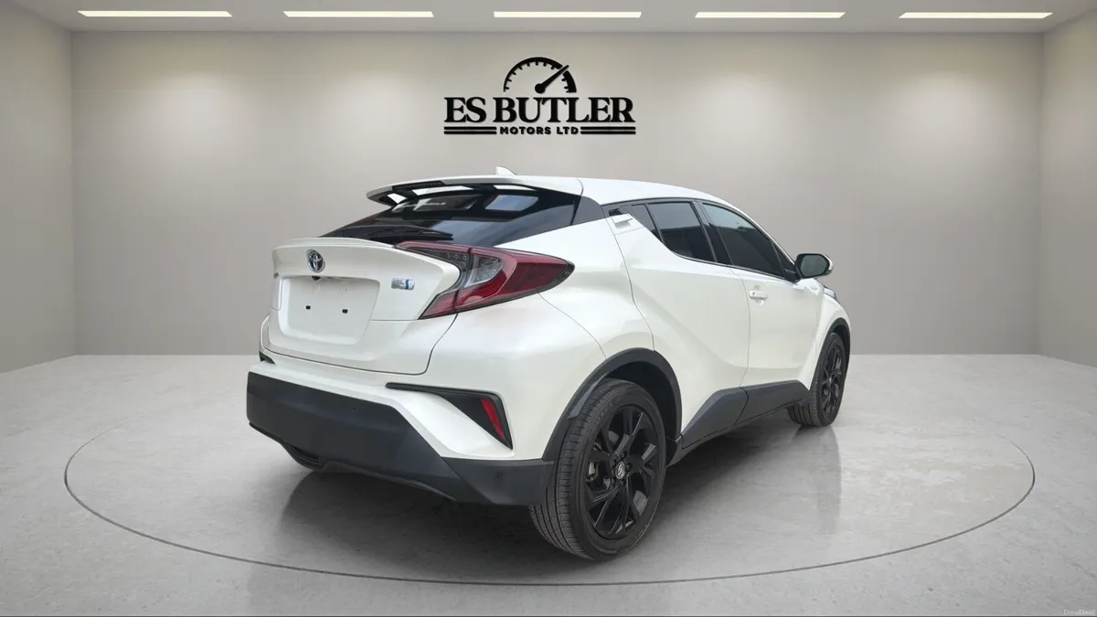 2019 Toyota CHR 1.8L AUTO PETROL HYBRID LUNA SPORT - Image 6