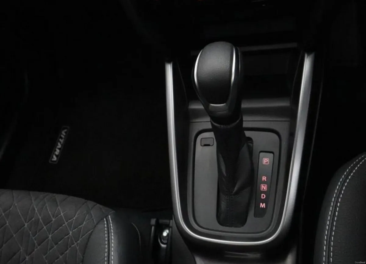 241 Suzuki Vitara  1.5 hybrid SZ5 AUTOMATIC - Image 5