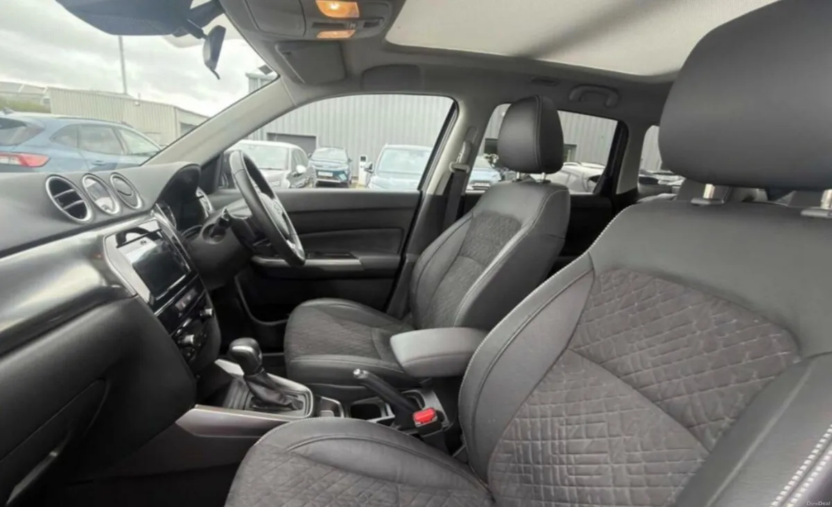 241 Suzuki Vitara  1.5 hybrid SZ5 AUTOMATIC - Image 3