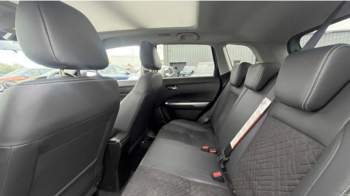 241 Suzuki Vitara  1.5 hybrid SZ5 AUTOMATIC - Image 4