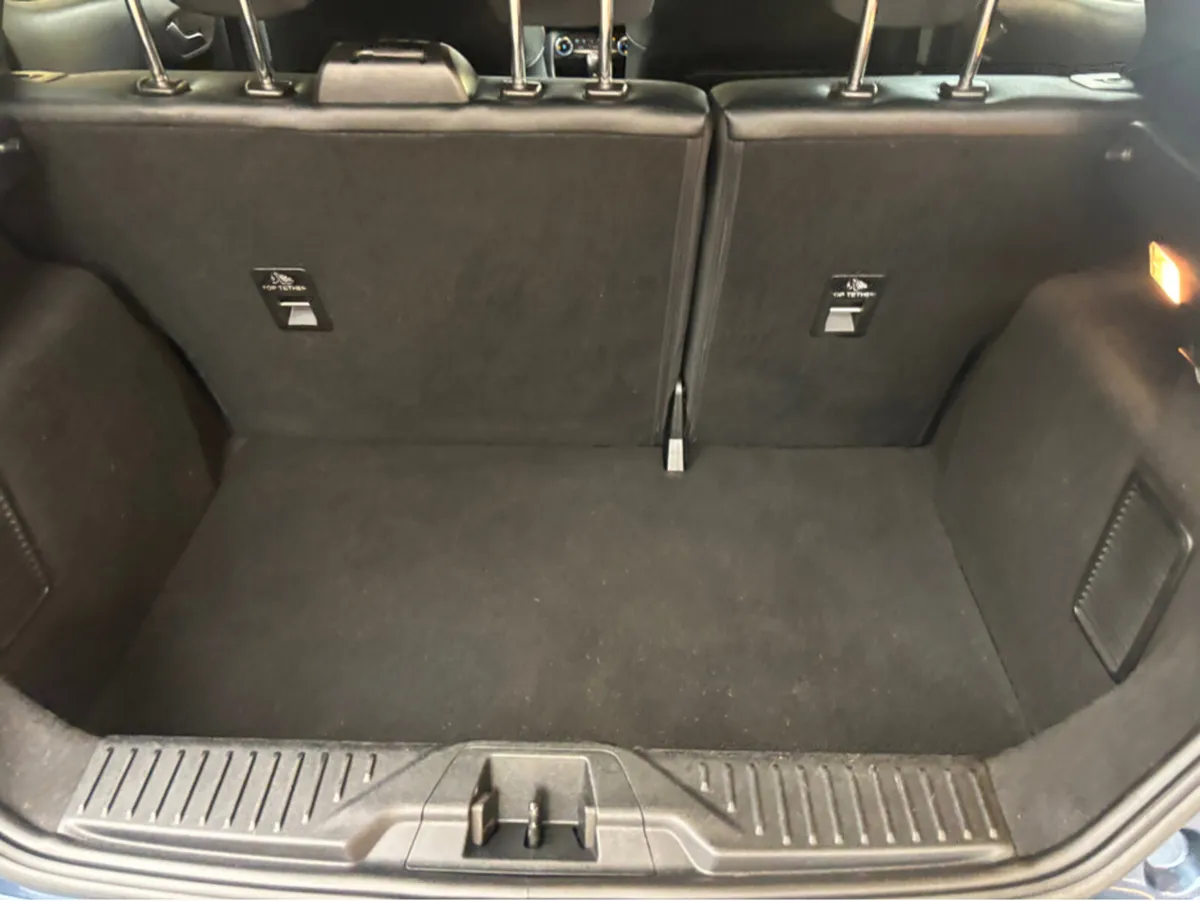 Ford Fiesta 1.0 ST-LINE X ED MHEV 1 TITANIUM 123PS - Image 2