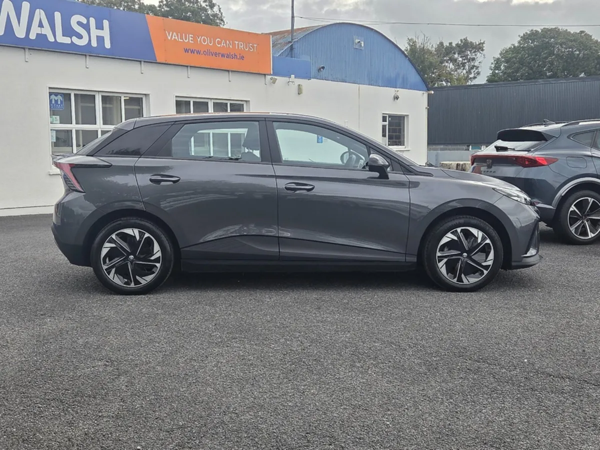 MG MG4 LR - EXCITE 64KWH 5DR - Image 3